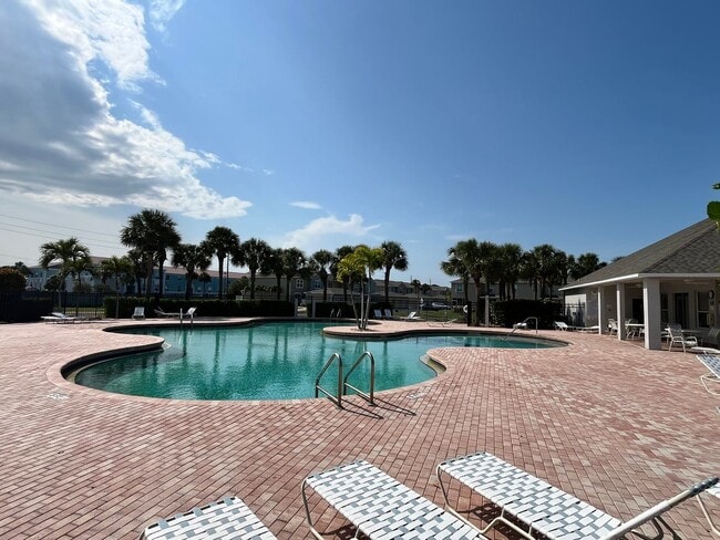 Building Photo - Beachside Bliss Awaits!