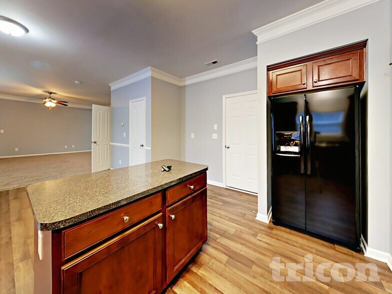 Building Photo - 11709 Oak St