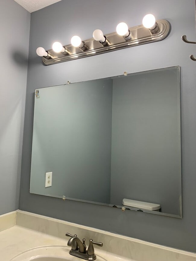Building Photo - Mount Juliet three bedroom two bath in the...