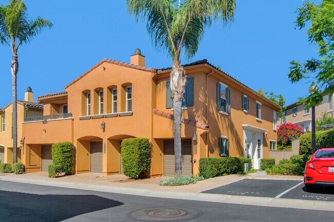 Primary Photo - Nicely upgraded townhouse in resort-like E...