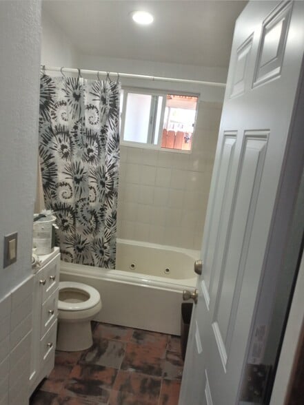 Building Photo - 16293 Galway Ct