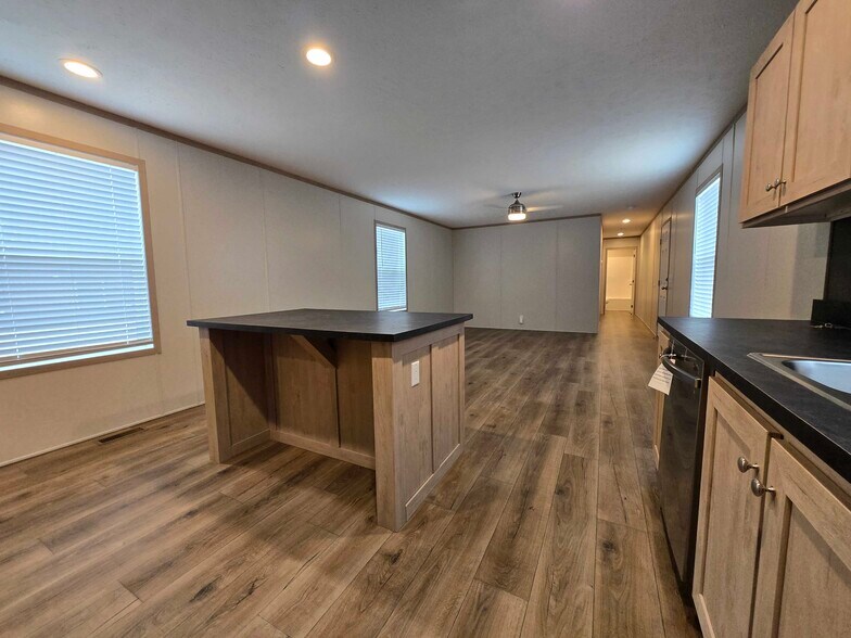 Building Photo - 29752 Jamestown Dr