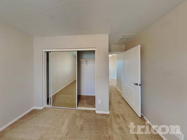 Building Photo - 4843 W Dunbar Dr