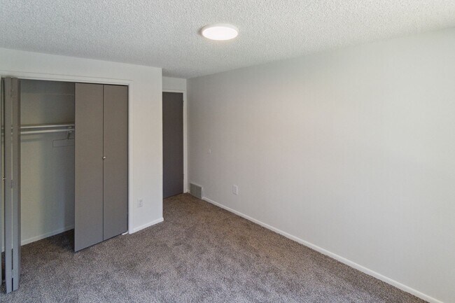 Building Photo - Beautiful Single Family Home Located In In...