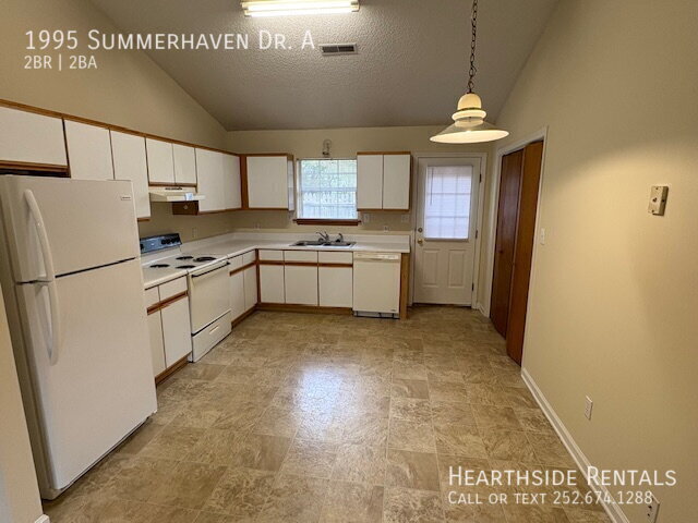 Building Photo - 1995 Summerhaven Dr