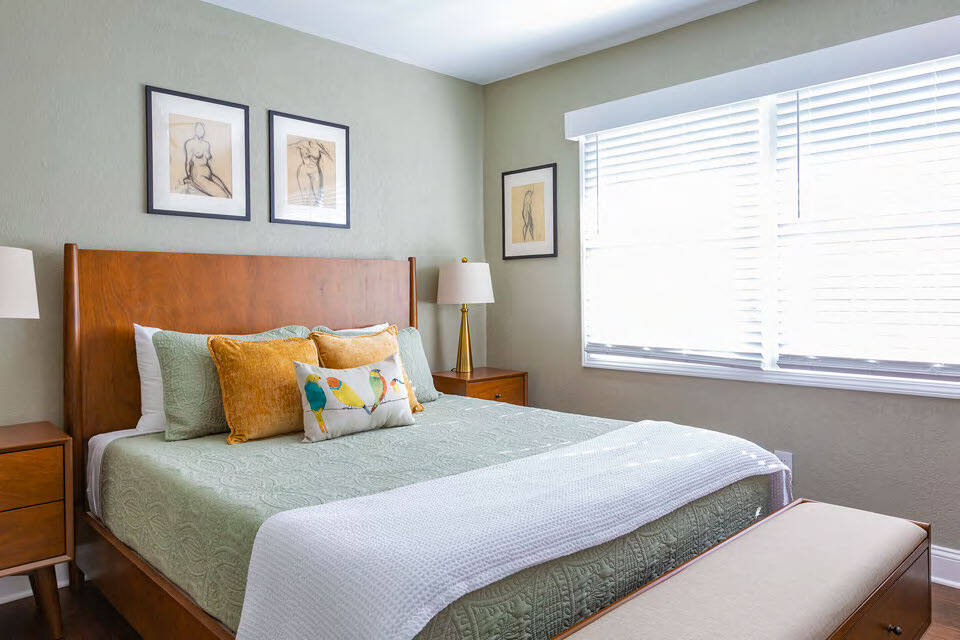 Queen Bedroom - 3000 Golden Rd