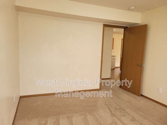 Building Photo - Woodland Acres