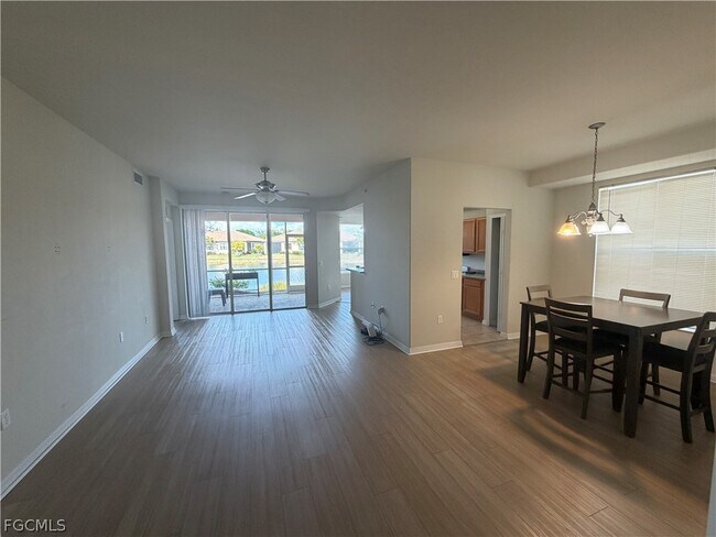 Building Photo - 10339 Whispering Palms Dr