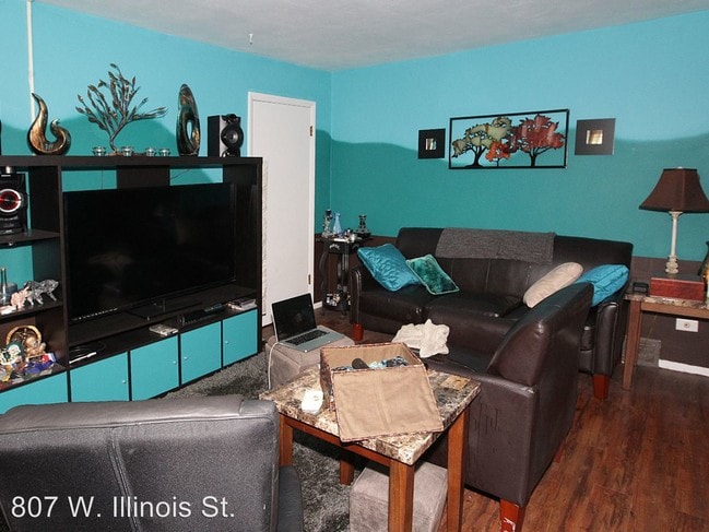 Building Photo - 1 br, 1 bath Apartment - 807 W. Illinois St.