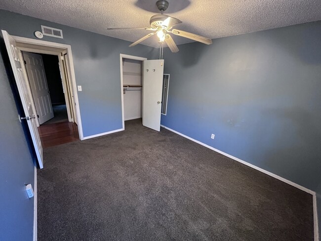 Building Photo - 188 Meadowick Dr