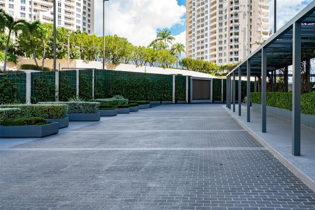 Building Photo - 540 Brickell Key Dr