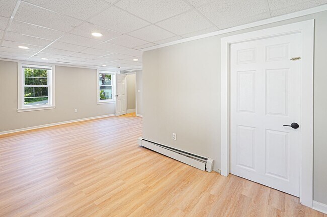 Building Photo - rent to own newly renovated condo