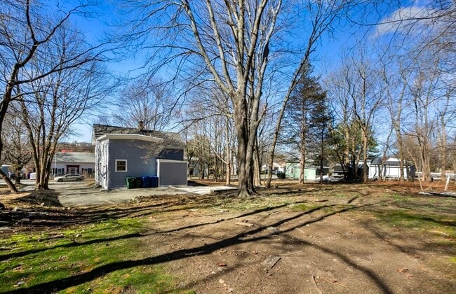 Building Photo - 38 Forest St