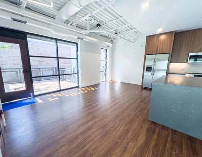 Building Photo - 950 Spruce St