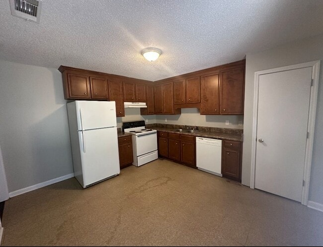 Building Photo - Nice affordable two bedroom one bath duplex