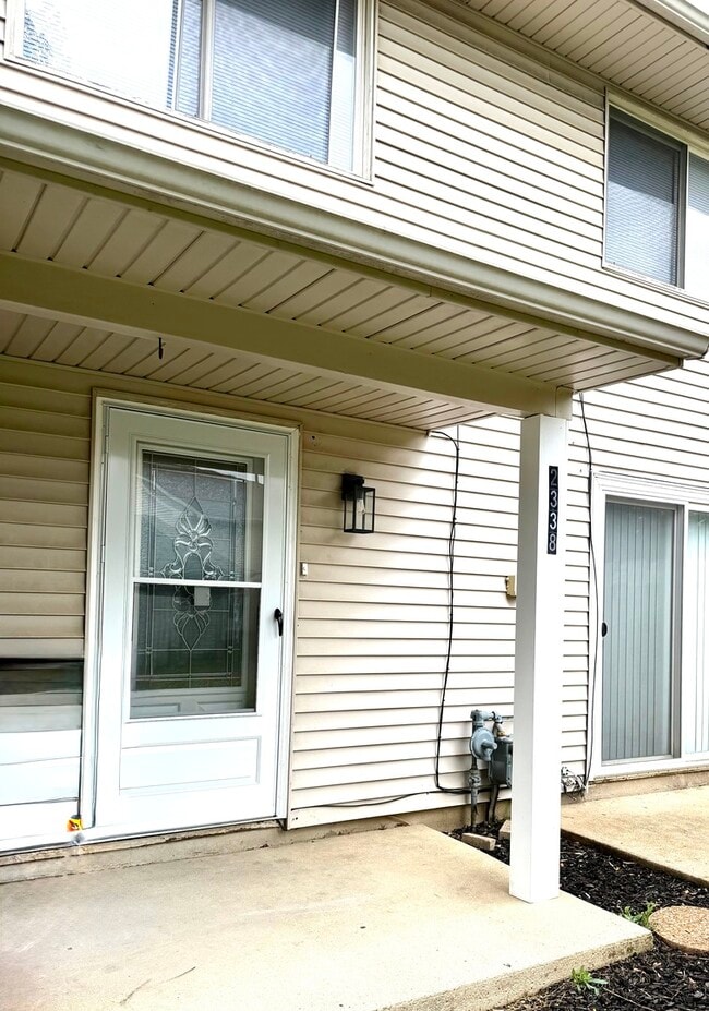 Building Photo - 2338 Carnation Dr