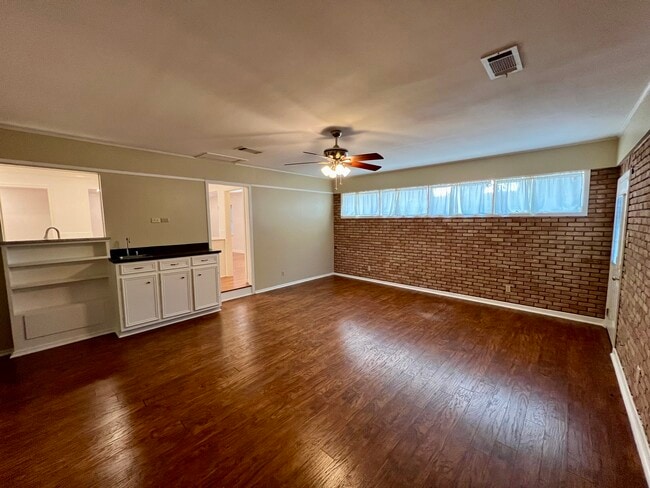 Building Photo - 1706 Virginia Ave