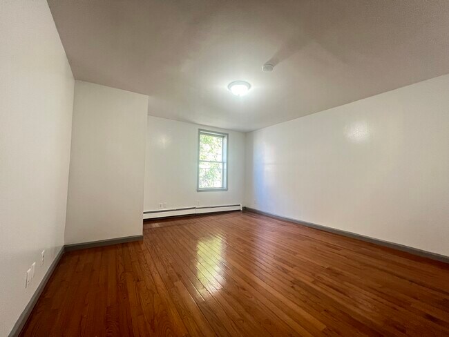 Building Photo - 47 Fleming Ave