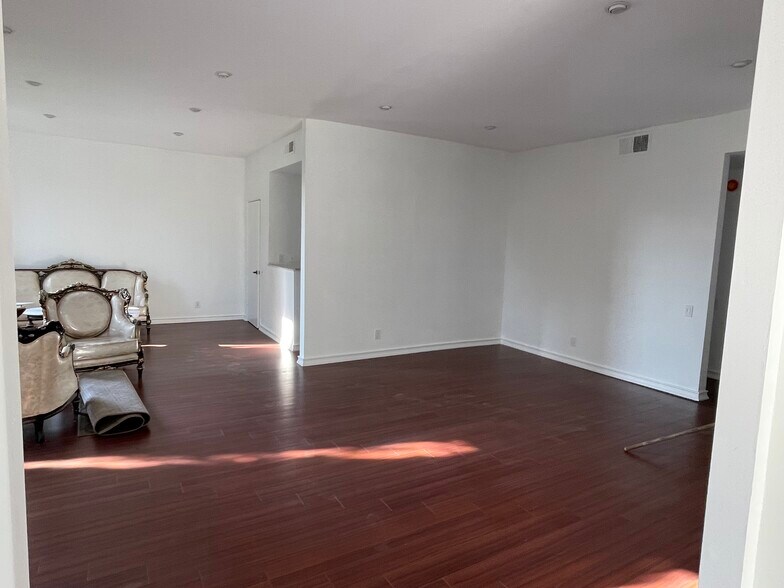 Building Photo - 2175 S Beverly Glen Blvd