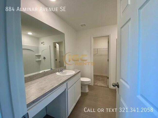 Building Photo - 884 Alminar Ave SE