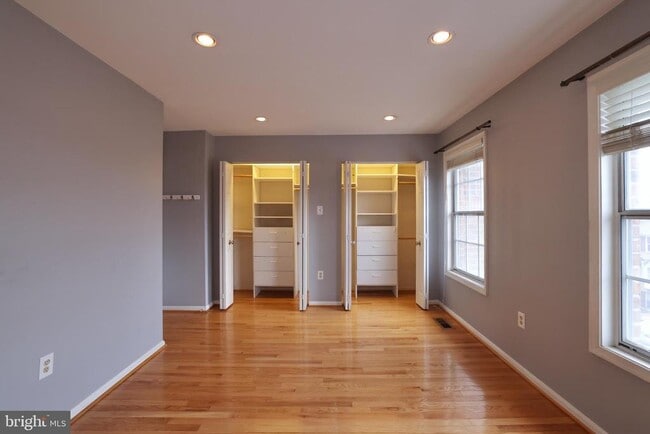 Building Photo - 935 S Rolfe St