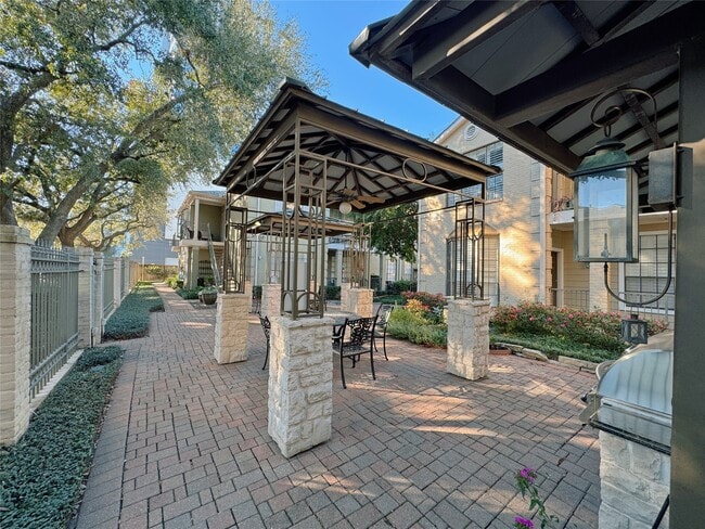 Building Photo - 2700 Revere St