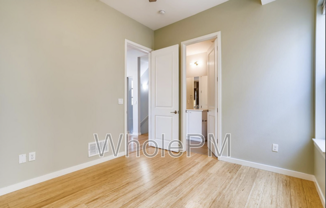 Building Photo - 2331 Glenarm Pl
