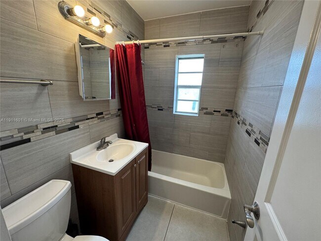 Building Photo - 1711 Fillmore St