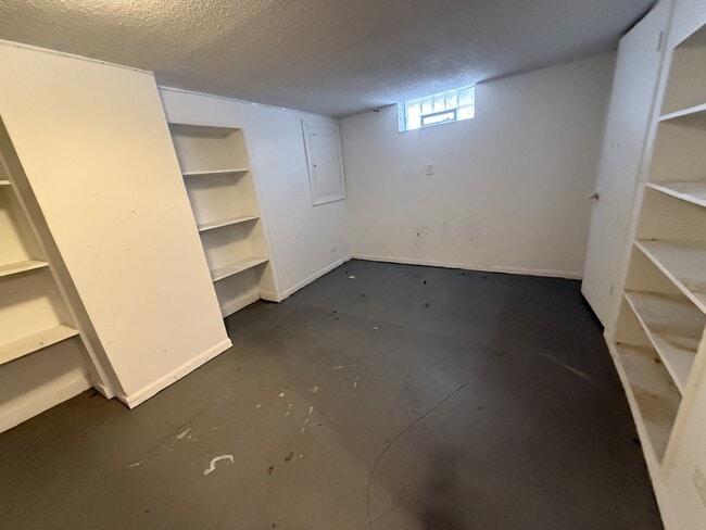 Building Photo - 3718 Charloe Ct