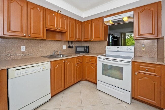 Building Photo - 1300 NE Miami Gardens Dr