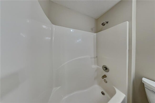 Building Photo - 5855 Shadewater Dr