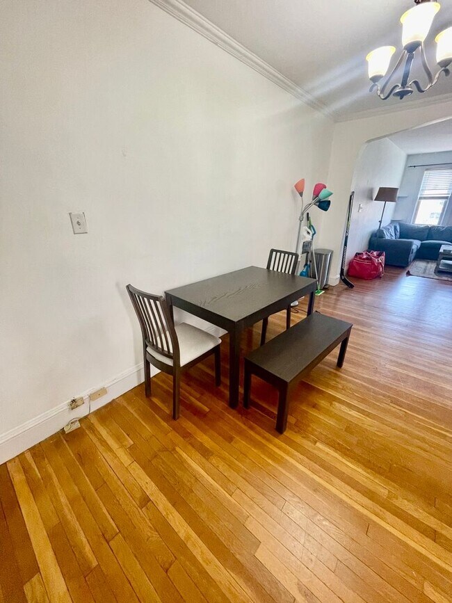 Building Photo - 9/1 No Fee!- Sunny upper floor 2BR - w/d i...