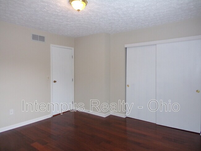 Building Photo - 7839 Meadowhaven Blvd