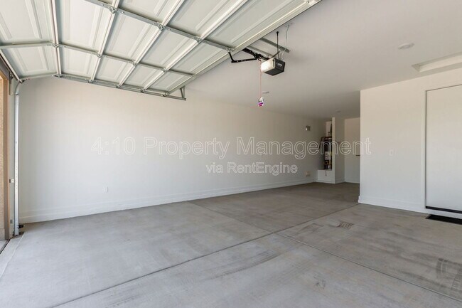 Building Photo - 35405 W Catalan St