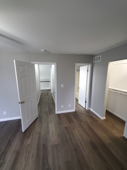 Building Photo - 12 Pebble Ct