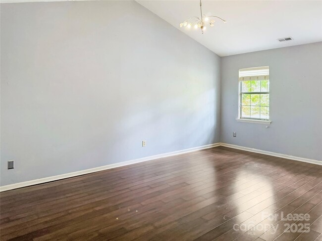 Building Photo - 8509 Golf Ridge Dr