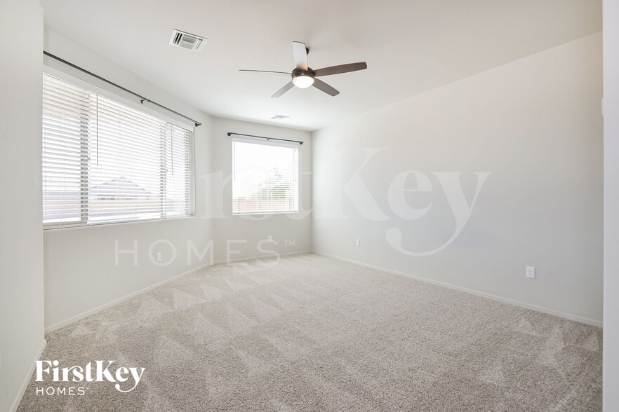 Building Photo - 9662 S Via Bandera