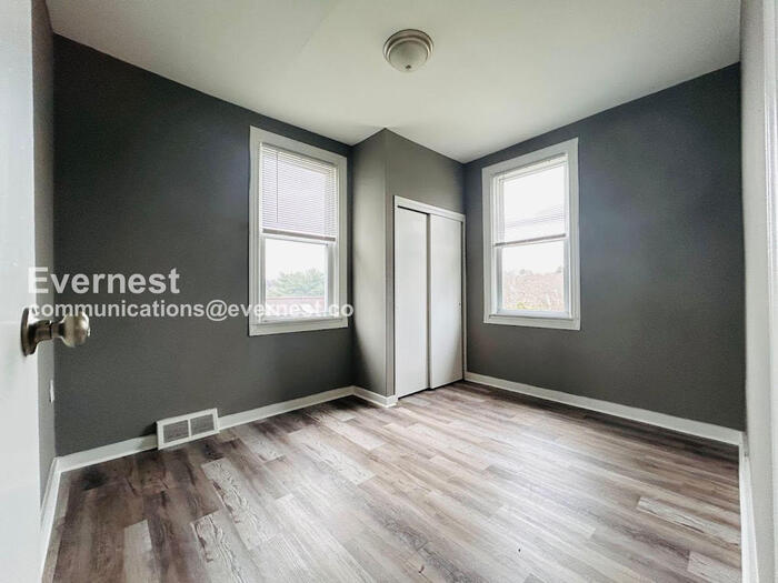 Building Photo - 763 Shaw Ave