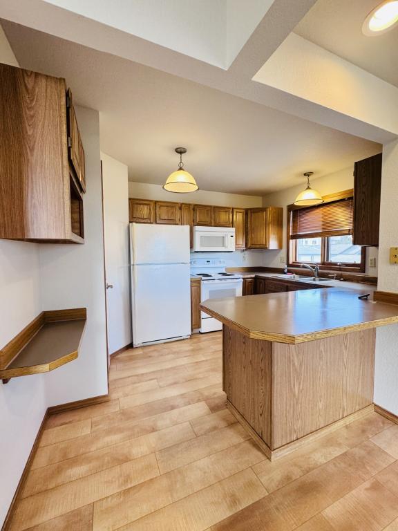 Building Photo - 2153 Alpine Dr