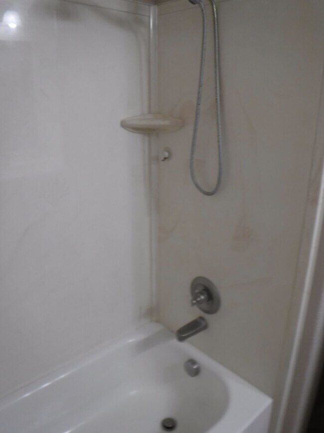 Building Photo - 1500 SQUARE FEET, 2 BED, 2 BATH AND 2 CAR ...