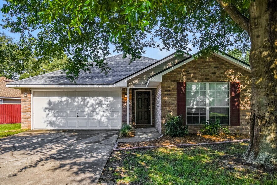 Primary Photo - 2847 Cross Creek Dr