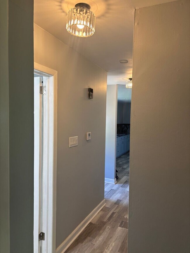 Building Photo - Charming 3BR House in Charlotte