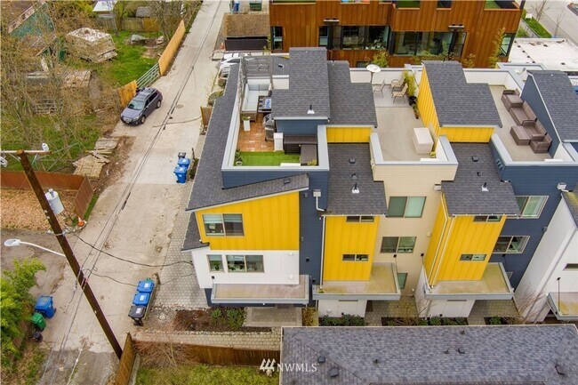 Building Photo - 5206 Delridge Wy SW