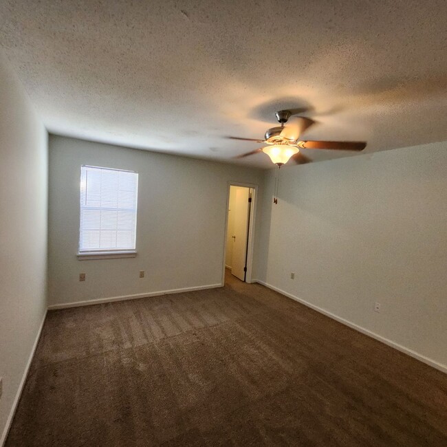 Building Photo - 3934 Miramar Ct