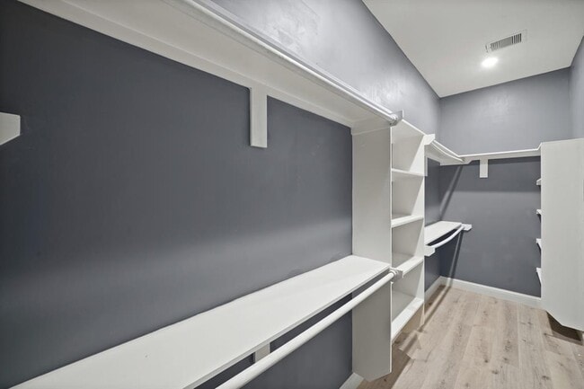 Building Photo - 2110 Oatfield Dr