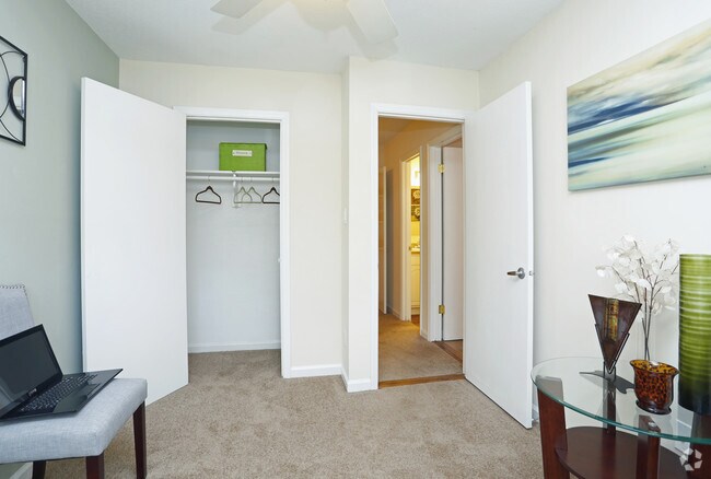 3BR, 2.5BA - 1500sf Cypress- Bedroom - 501 Towns