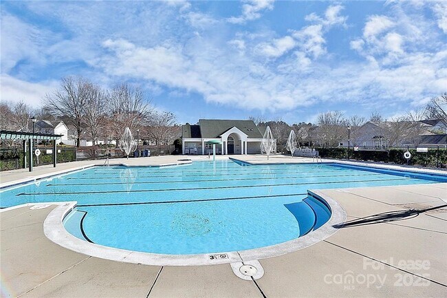 Building Photo - 9563 Glenashley Dr