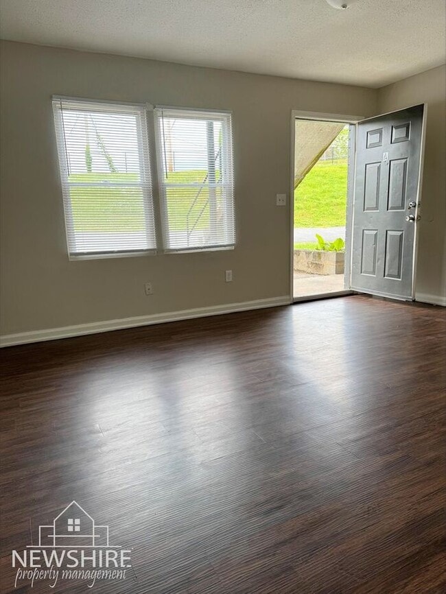 Building Photo - 2 Bedroom Apartments - Discover Hampton Ave Apartments in Greenville, SC!