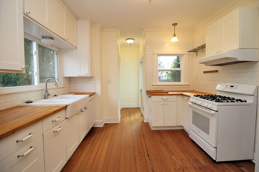 Building Photo - 66 NE Skidmore St