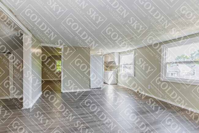 Building Photo - 822 W Bethel Ave